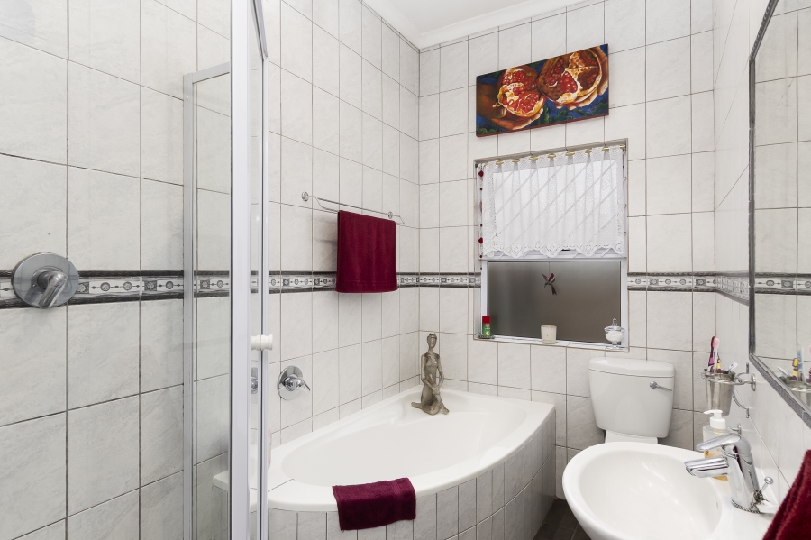 3 Bedroom Property for Sale in Lochnerhof Western Cape